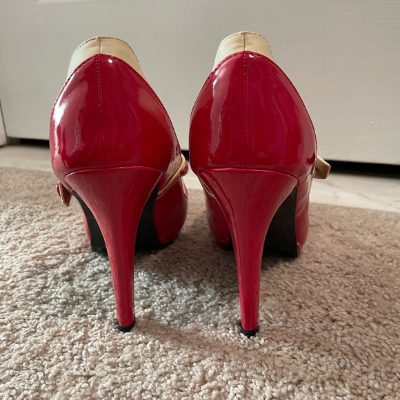 Red and cream vintage inspired high heel pumps - Picture 5 of 5
